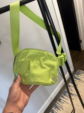 lululemon athletica 1L crossbody bag